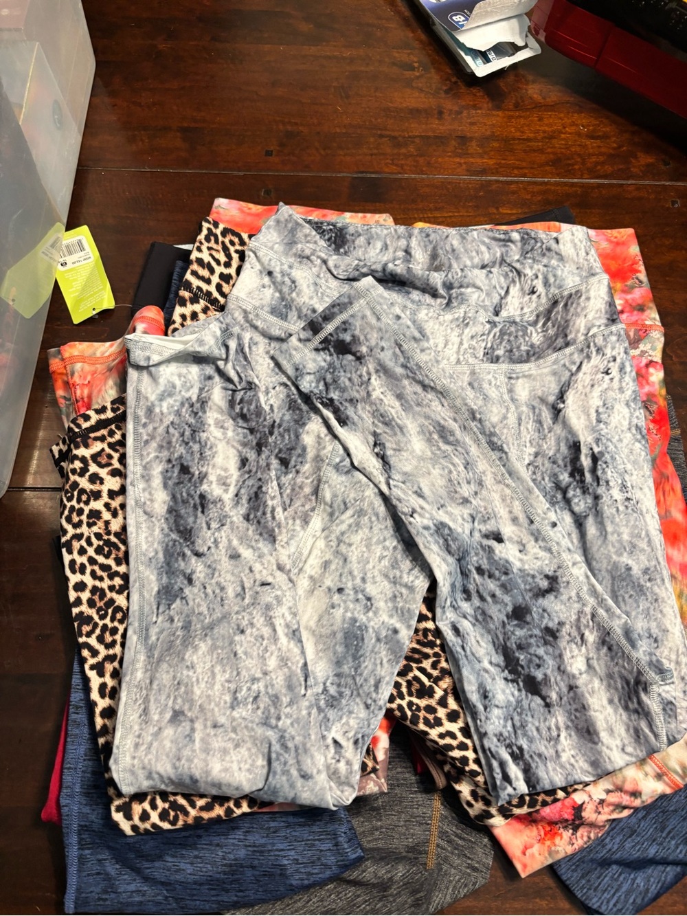 Women’s lot of 8 assorted brand name leggings d
